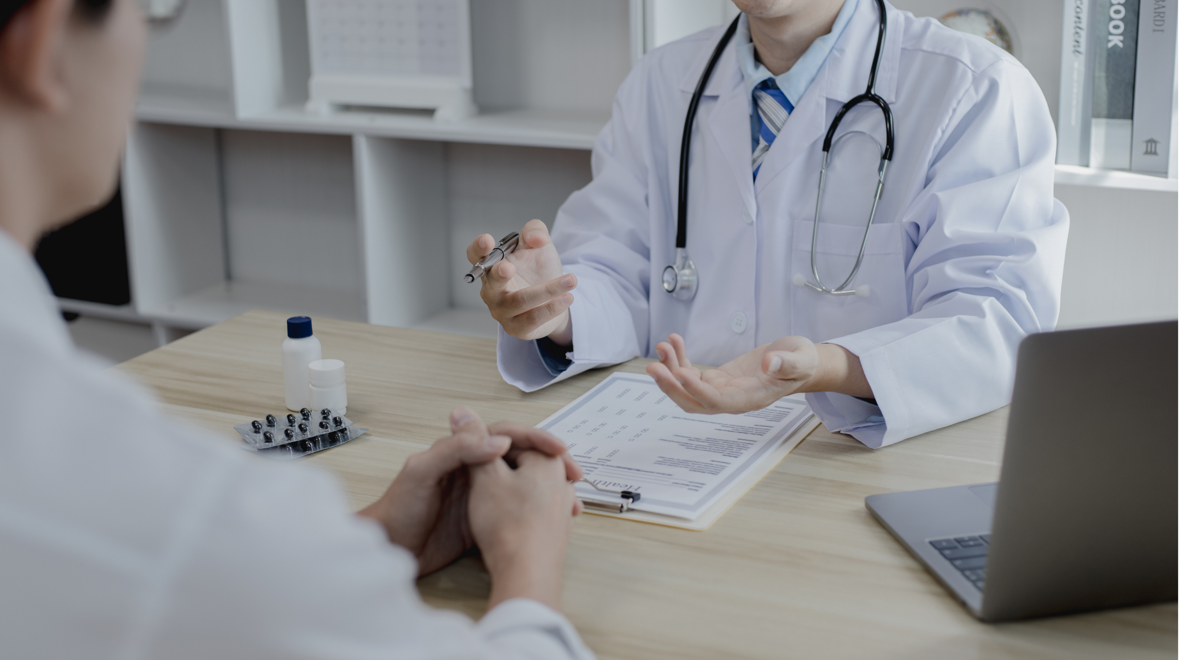 kiedy iść do lekarza, a kiedy do fizjoterapeuty